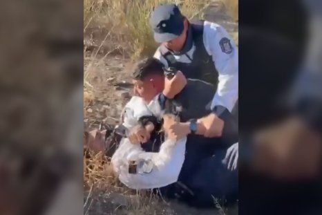El momento en que Orihuela se abalanzó sobre el policía Cañizares. El momento en que Orihuela se abalanzó sobre el policía Cañizares.