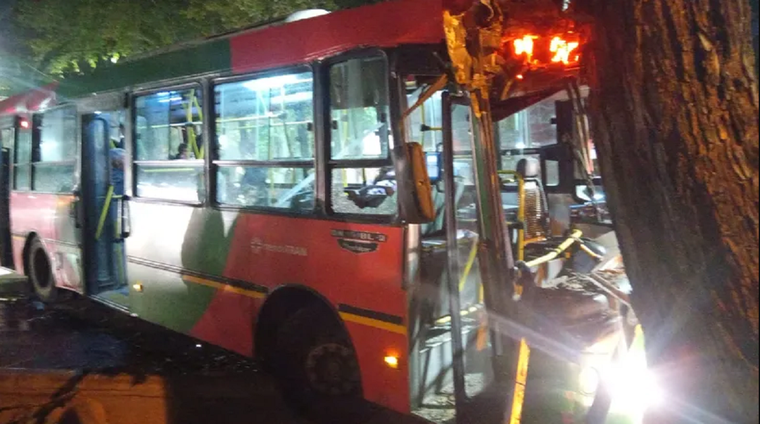 Choque colectivo Grupo 300 Foto: Imagen Twitter MDZ