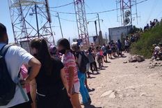 ¡Qué calor! Espera paciente para tomar una foto de recuerdo.