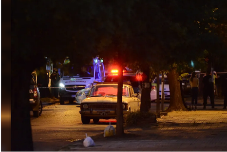 La Policía en la casa del jubilado. Foto: NA