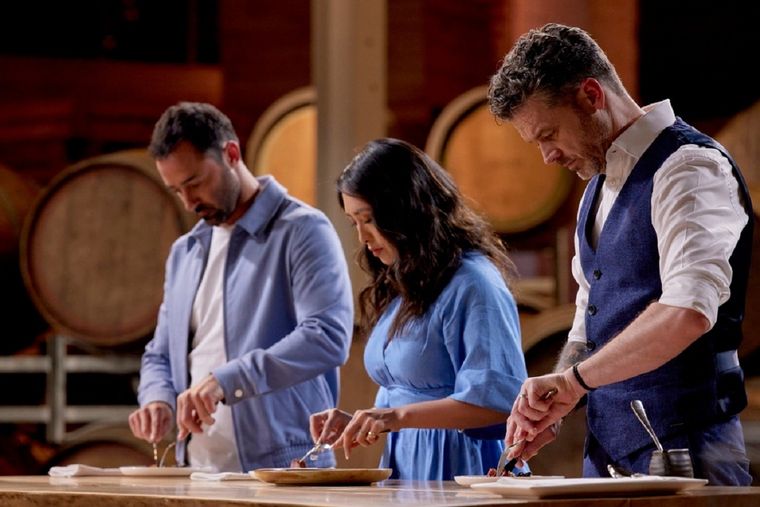 Jock Zonfrillo (derecha) era un respetado chef y conductor de MasterChef Australia. Foto: Twitter (@Zonfrillo)