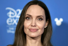 Angelina Jolie. Foto: Celebrity Insider -  https://uploads.celebrityinsider.org/uploads/2020/12/angelina-jolie.jpg
