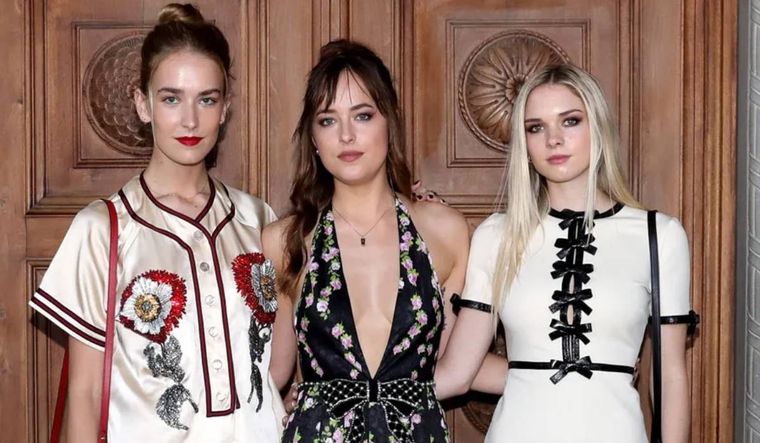 Grace Johnson, Dakota Johnson y Stella Banderas.