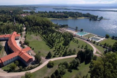 MDZol | Desde la Municipalidad de Embalse impulsan un proyecto con capitales españoles para recuperar esta insignia del turismo social en esa localidad cordobesa Foto: Turismo Nación