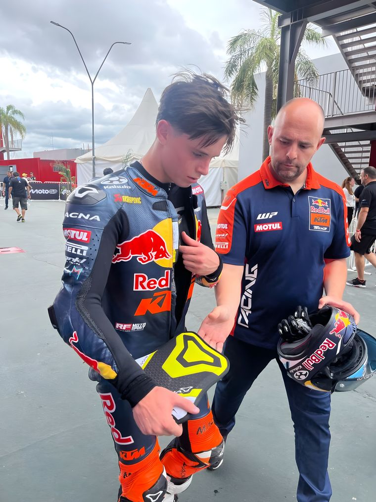 Perrone se fue llorando tras su fuerte caída en el GP de Argentina. Foto: @CarburandoTV