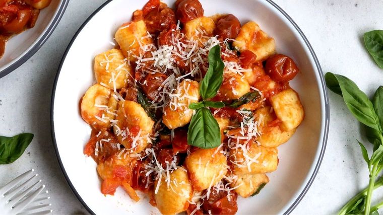 Admira este plato de ñoquis super delicioso y para compartir con tus seres queridos