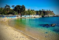 Playas cercanas a Valparaíso ofrecen paisajes únicos y opciones tranquilas para disfrutar del verano en Chile.