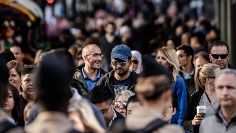 En España, a partir de hoy, se puede andar sin barbijo. Foto: ConsumidorGlobal.