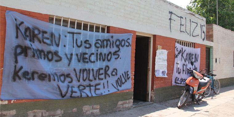 El frente de la casa de Karen durante estos últimos días. Foto: Maggie Ojcius/ Mediamza.com