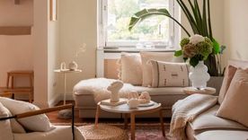 Hoy los colores neutros cálidos están superando a los grises fríos como los colores más buscados para espacios relajados y habitables. Foto: Living room in Lick White 05 - Foto: @homeinheidelberg