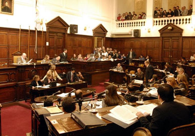 Al final, los legisladores no votaron la suba del agua. Foto: Gonzalo Bravo / MDZ