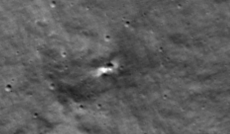 cráter lunar Nasa Imagen de la Nasa del cráter que dejó la misión rusa. Foto: Nasa.