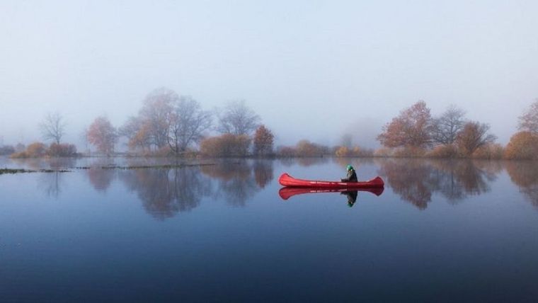 Cada año, la quinta estación del año de Estonia transforma el Parque Nacional Soomaa en un enorme terreno inundado. Foto: KARL ANDER ADAMI/VISIT ESTONIA