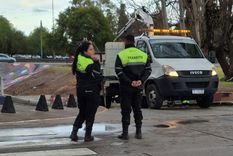 Una cuadrilla de Guaymallén trabajando en el túnel del Shopping. Una cuadrilla de Guaymallén trabajando en el túnel del Shopping.