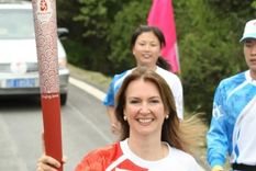 Diana Mondino con la antorcha olímpica de Beijing 2008 Foto: X