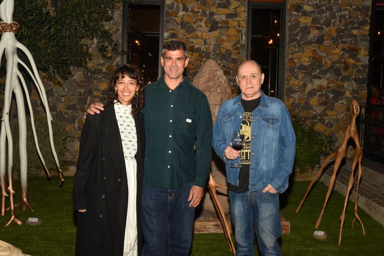 Emilia Pereyra Giamportone junto a los artistas Mariano Ruffo y Guille Garrido. Emilia Pereyra Giamportone junto a los artistas Mariano Ruffo y Guille Garrido.