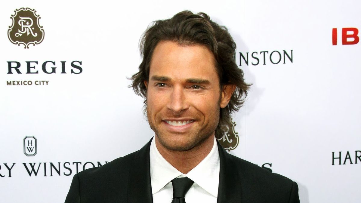 Sebastián Rulli aparece por primera vez con su hijo, Santiago