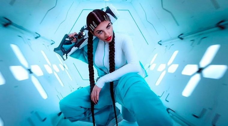 Cazzu llega a Mendoza con la gira Error 93. El viernes 6 de diciembre, en el Stadium Arena Maipú.