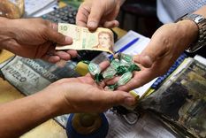 Comercios y clientes protagonizan la problemática de la falta de billetes y monedas de $5 Foto: Pachy Reynoso/MDZ