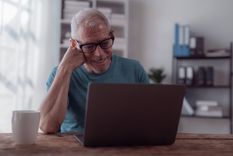 Con esta iniciativa, el Banco Nación busca reducir la brecha digital y permitir que los jubilados puedan realizar trámites online Foto: Shutterstock