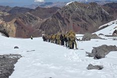 El ascenso de la expedición argentino-chilena al Aconcagua. El ascenso de la expedición argentino-chilena al Aconcagua.