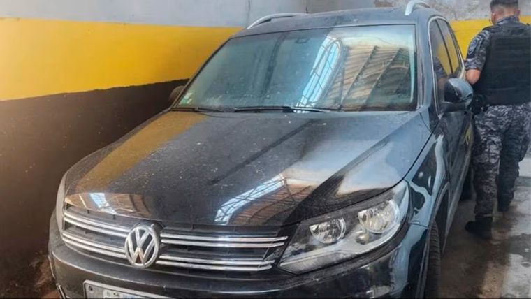 Un procedimiento policial realizado en pleno centro de la ciudad de Córdoba derivó en el hallazgo de una suma millonaria dentro de una camioneta. Foto: gentileza El Doce