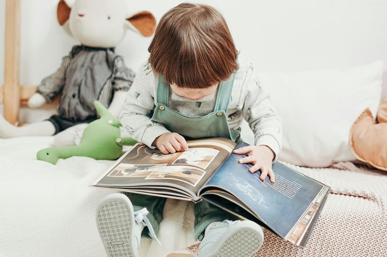 Según las evaluaciones, a nivel nacional, el 13% de los estudiantes asegura no tener libros en formato papel en su casa. Foto: Pexels
