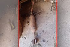 El elemento que estaba bajo la tierra. Foto: TELAM