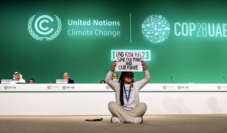 Varias protestas se han dado en la cumbe de Dubai. Foto: Efe.