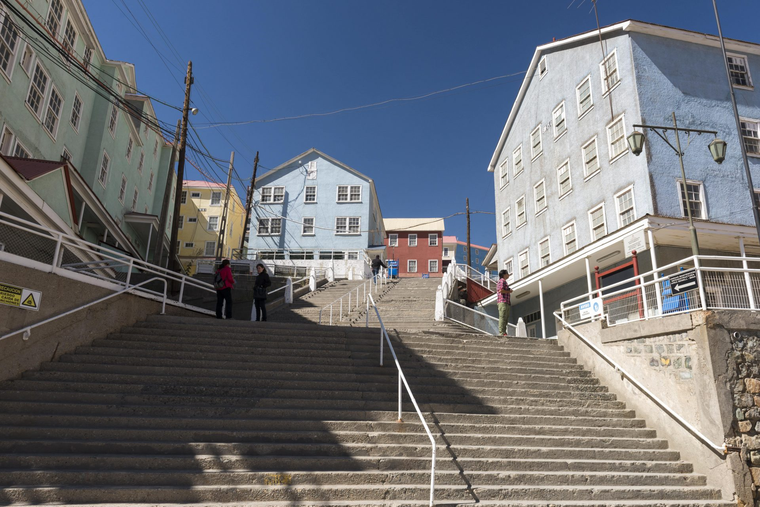 El antiguo campamento minero de Sewell, Patrimonio de la Humanidad, revive la historia de la minería del cobre en plena cordillera. El antiguo campamento minero de Sewell, Patrimonio de la Humanidad, revive la historia de la minería del cobre en plena cordillera.