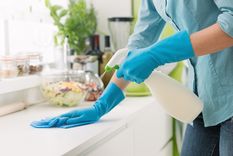 En casa, se puede crear un limpiador casero multusos Foto: SHUTTERSTOCK