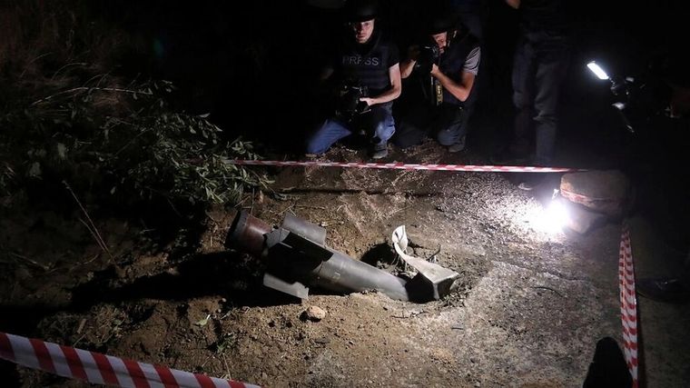 Restos de un cohete tras los enfrentamientos fronterizos en Jermuk, Armenia Foto: France24