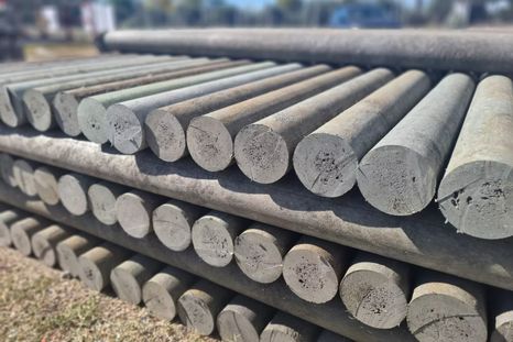 En Junín, el reciclaje diario de más de tres toneladas de plástico permite fabricar productos duraderos que reemplazan la madera tradicional. En Junín, el reciclaje diario de más de tres toneladas de plástico permite fabricar productos duraderos que reemplazan la madera tradicional.