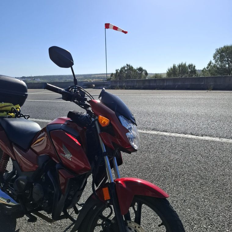Ruta en Portugal con viento fuerte.