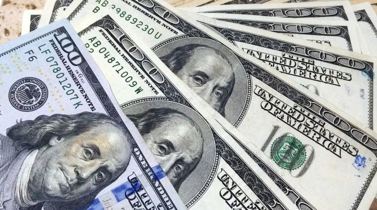 El dólar registró una gran caída este jueves. El dólar registró una gran caída este jueves.