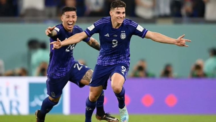 Enzo Fernández y Julián Álvarez, dos ex River. Foto: EFE