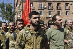 Grupos de hombres armenios se presentaron voluntarios para combatir. Foto: EPA