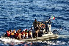 italia rescata del mar a mil indocumentados en 24 horas