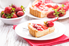 Tarta de ricotta y fresas: postre cremoso y refrescante Foto: Shutterstock