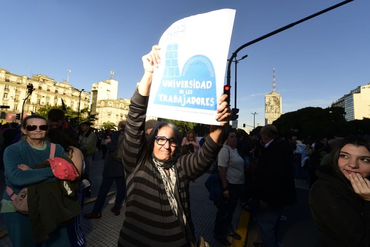 Miles de personas asistieron a la marcha universitaria