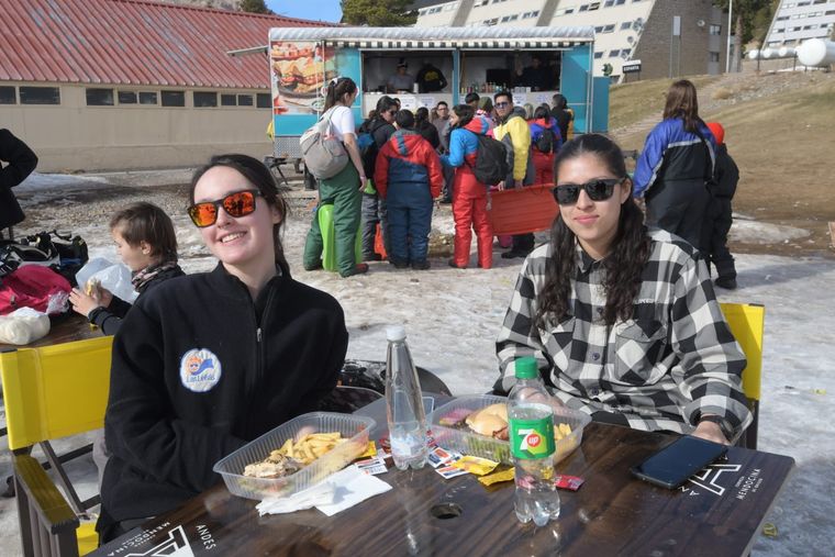 María José y Celeste. María José y Celeste.