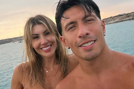 Muri López Benítez junto a su pareja, el futbolista Lisandro Martínez.
