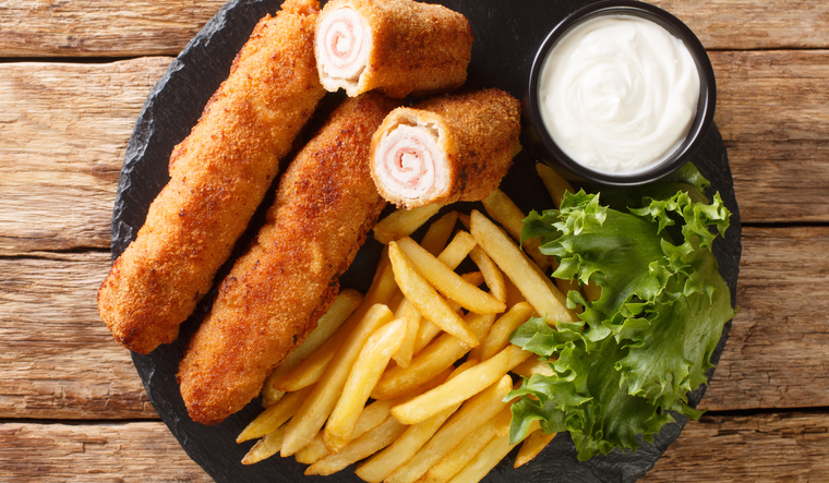 Esta receta nació en Córdoba como una forma sencilla de combinar carne y jamón en un solo bocado. Esta receta nació en Córdoba como una forma sencilla de combinar carne y jamón en un solo bocado.