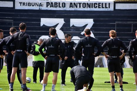 Gimnasia, ante un duro compromiso en Carlos Casares. Gimnasia, ante un duro compromiso en Carlos Casares.