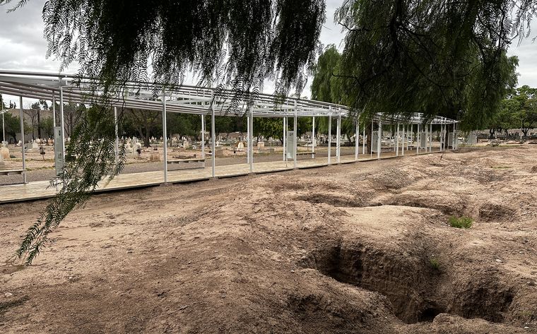 Cuadro 33, la tumba que esconde los horrores de la dictadura en el cementerio de Capital. Cuadro 33, la tumba que esconde los horrores de la dictadura en el cementerio de Capital.
