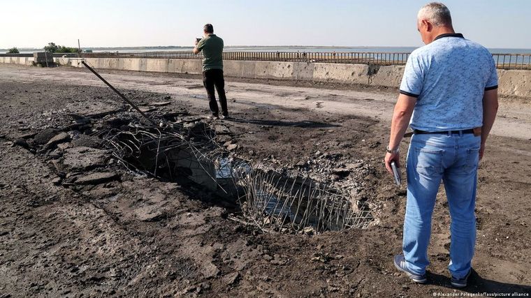 puente de Chongar Crimea El puente de Chongar, bombardeado, en Crimea. Foto: Efe.