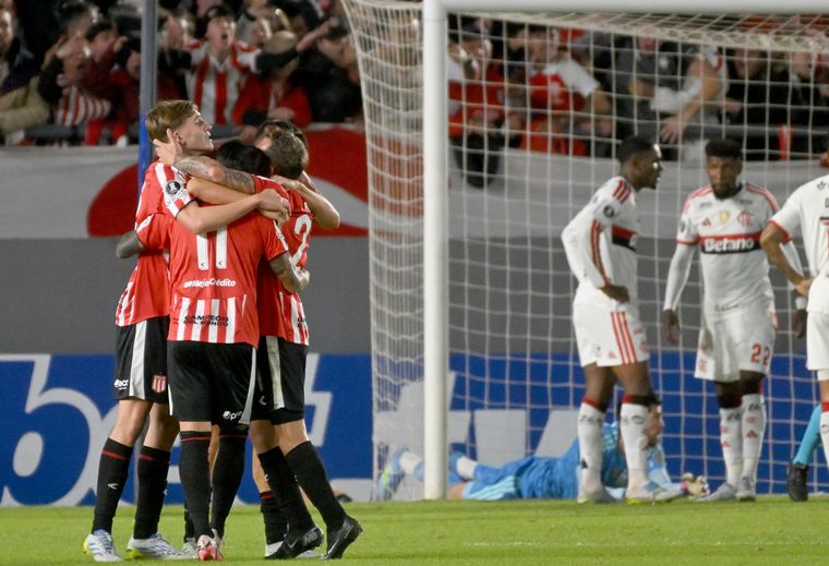 Tras un doble atajadón de Muslera, Estudiantes llegó al empate a través de su goleador: Guido Carrillo. 