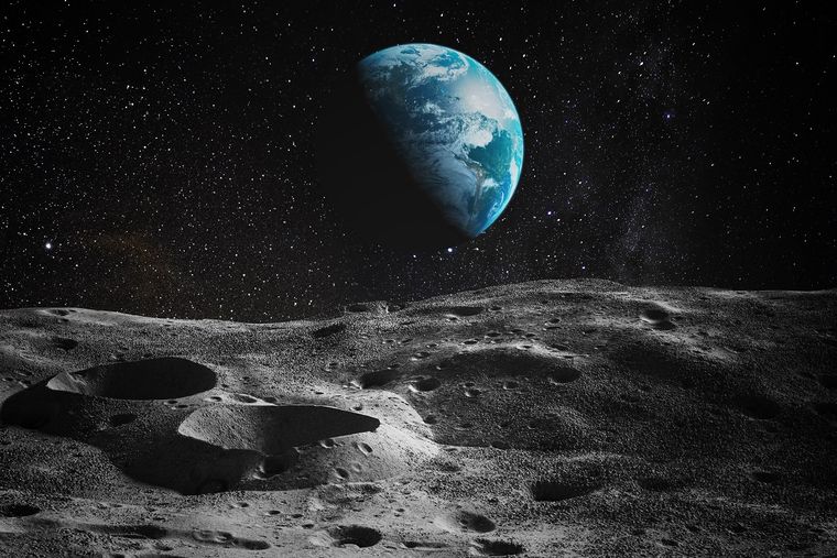 La Luna, constante interés de explotación por parte de la Tierra. Foto: Shutterstock