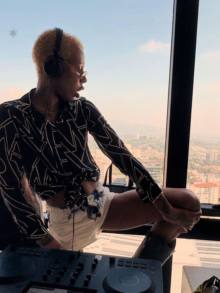 El artista era activo en sus redes sociales, donde compartía reflexiones y parte de su trabajo.