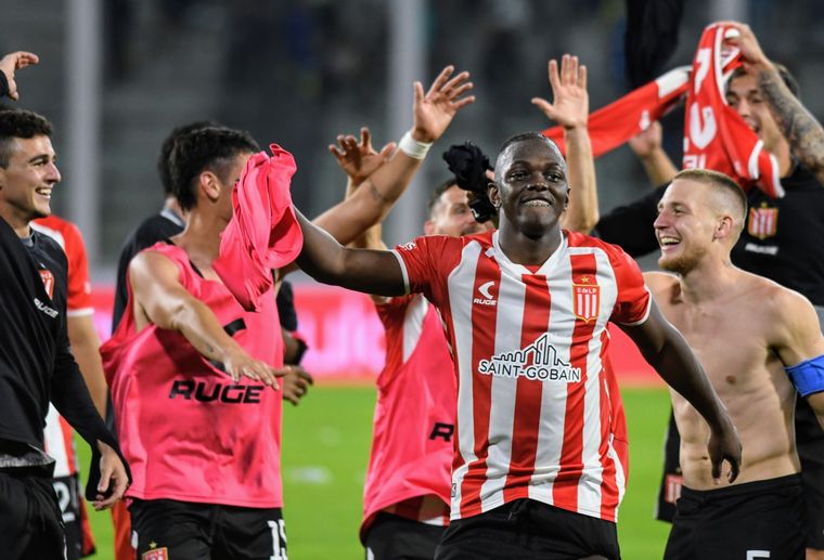 Los jugadores de Estudiantes celebran la clasificación. Foto: FotoBaires